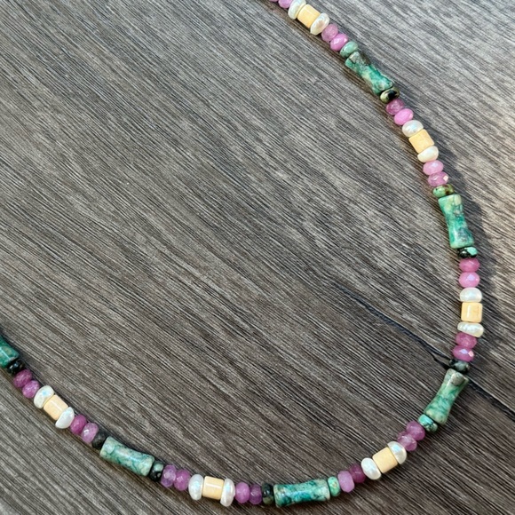 Handmade gemstone and pearl layering necklace - Picture 12 of 13